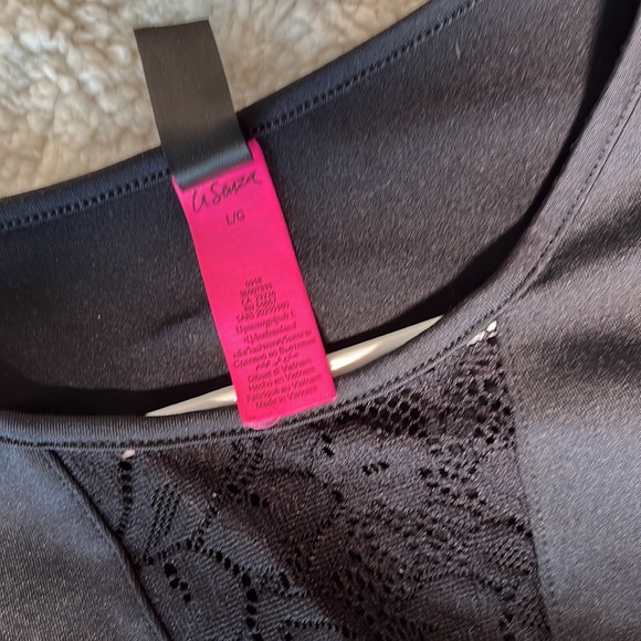 La Senza activewear crop top with lace detail - Picture 3 of 5